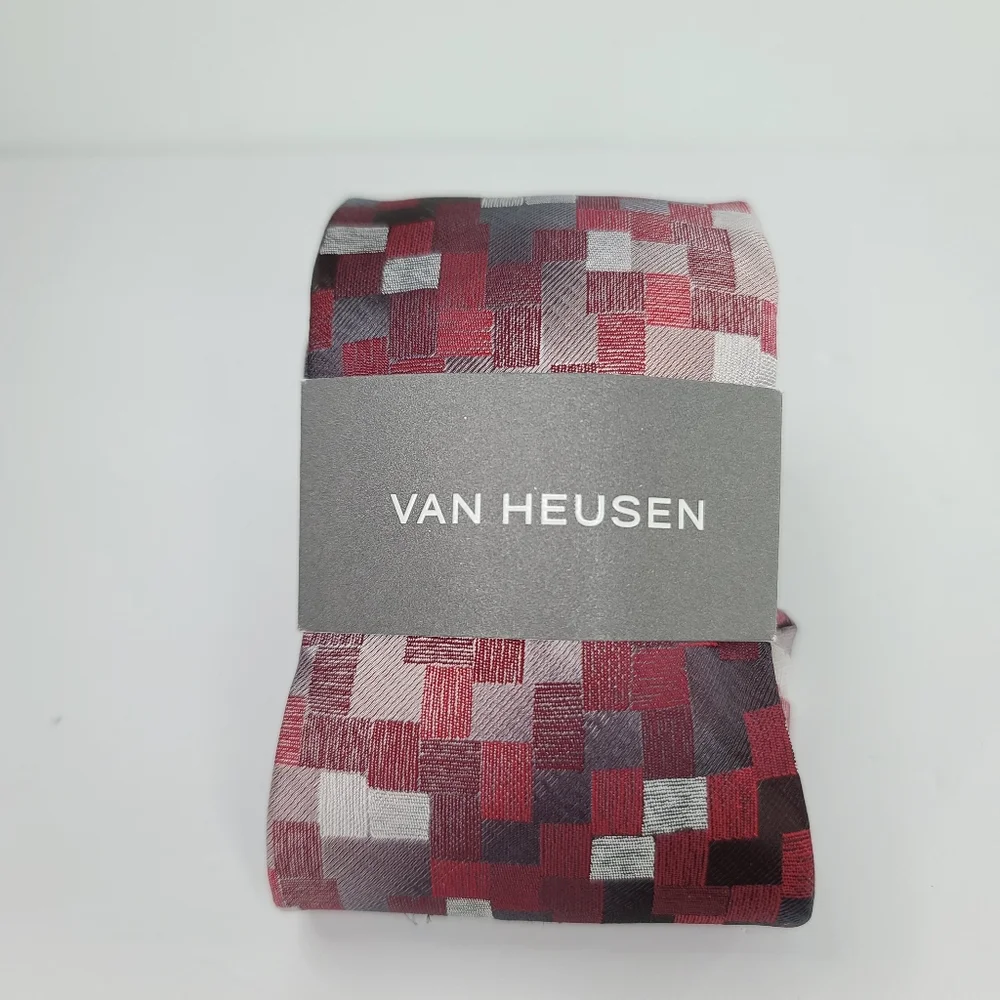 VAN HEUSEN Red / Gray Tie.